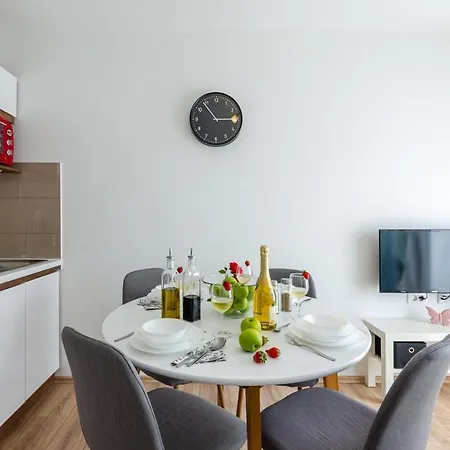 In 39504 Apartament *