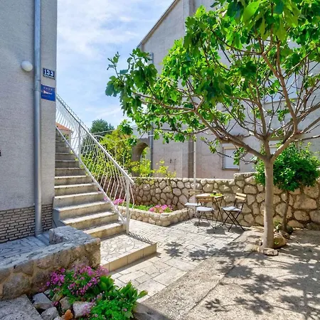 In 39504 Apartament *